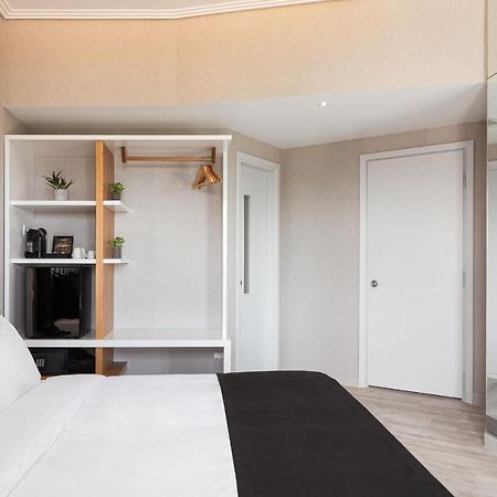 Kreoli Suites Glyfada เอเธนส์ ภายนอก รูปภาพ