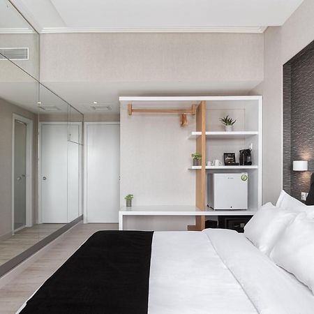 Kreoli Suites Glyfada เอเธนส์ ภายนอก รูปภาพ